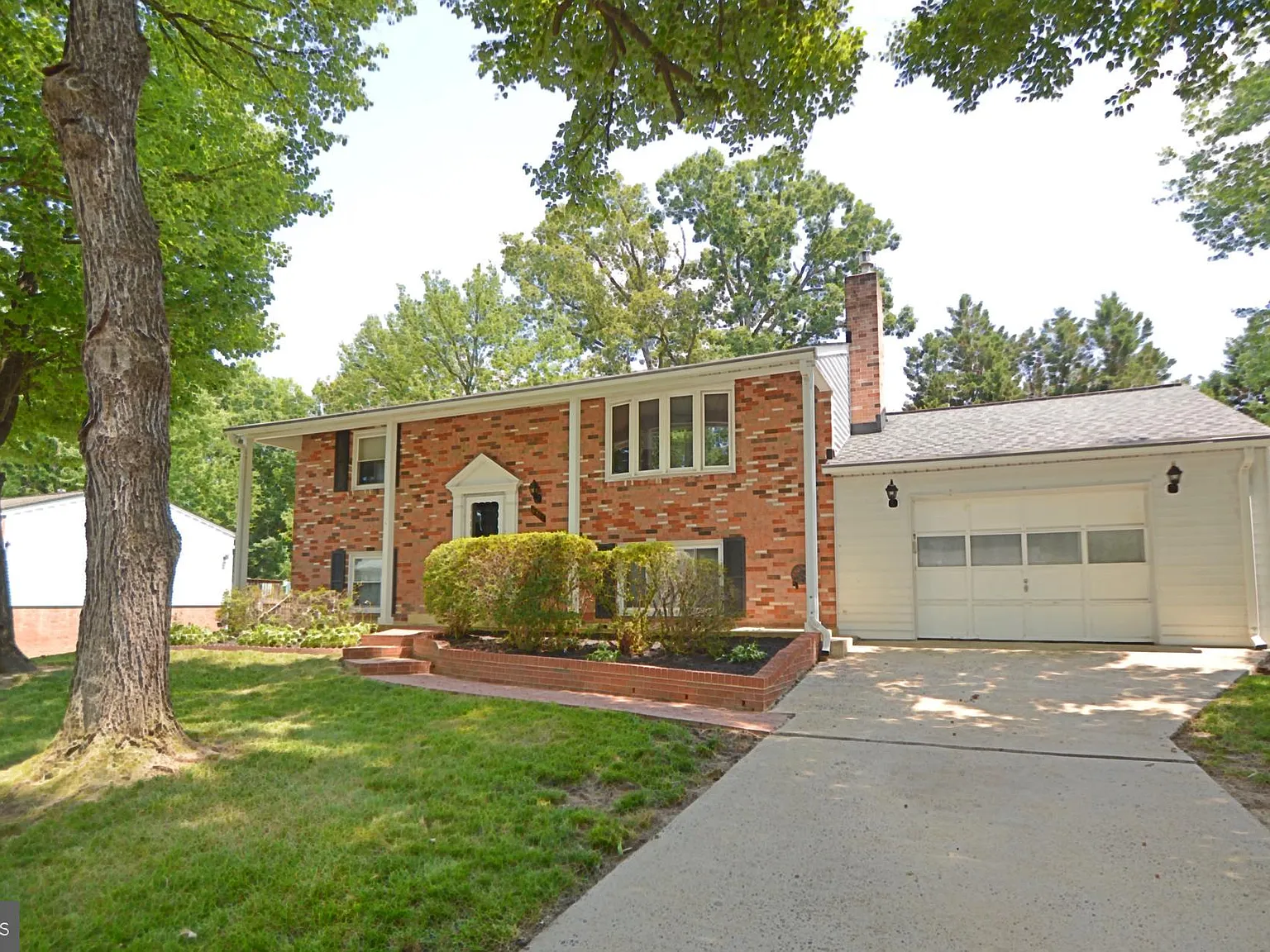4 bed, 2.0 bath, 2000 sqft, $3,600 — Photo 1