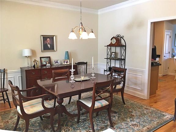 4th image of 41 Camden Ct