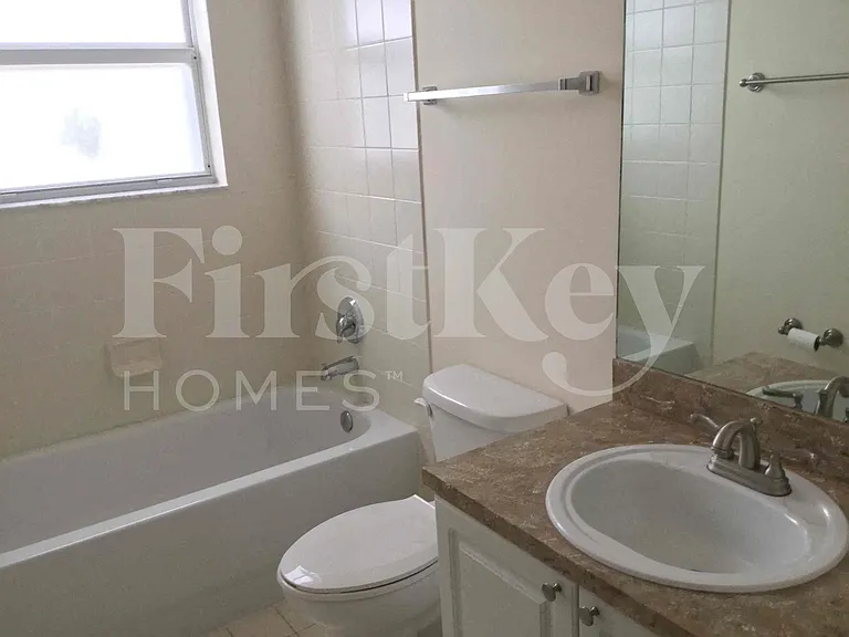 2362 SE 17th Ter — Photo 9