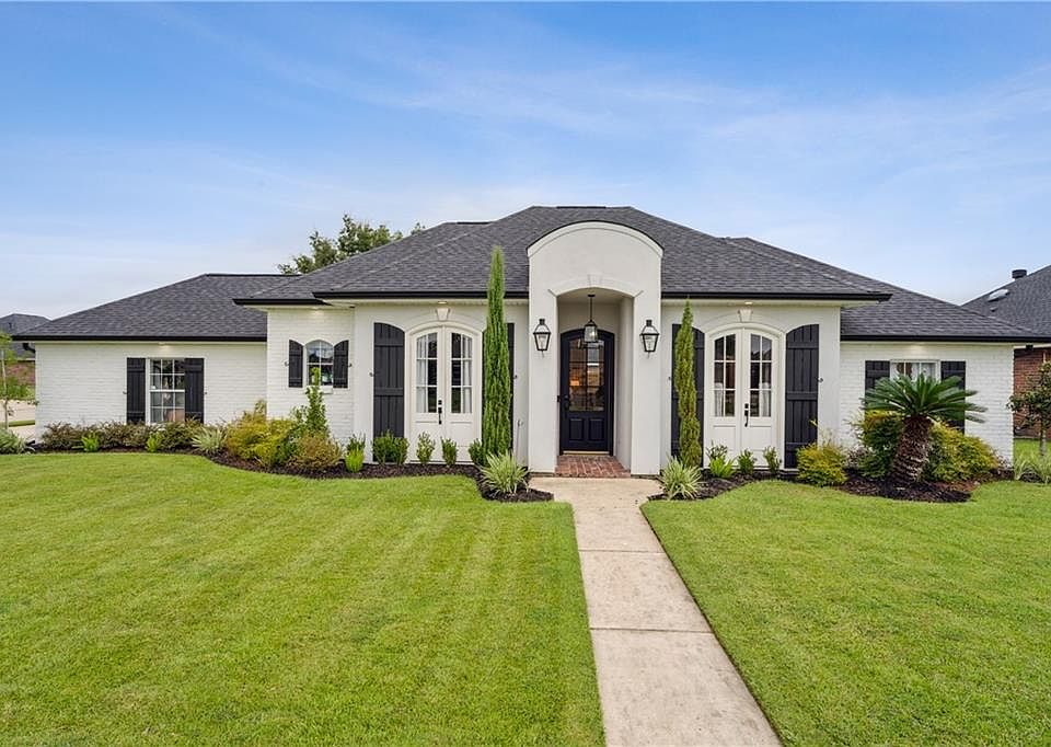 1st image of 100 Oak Moss Dr