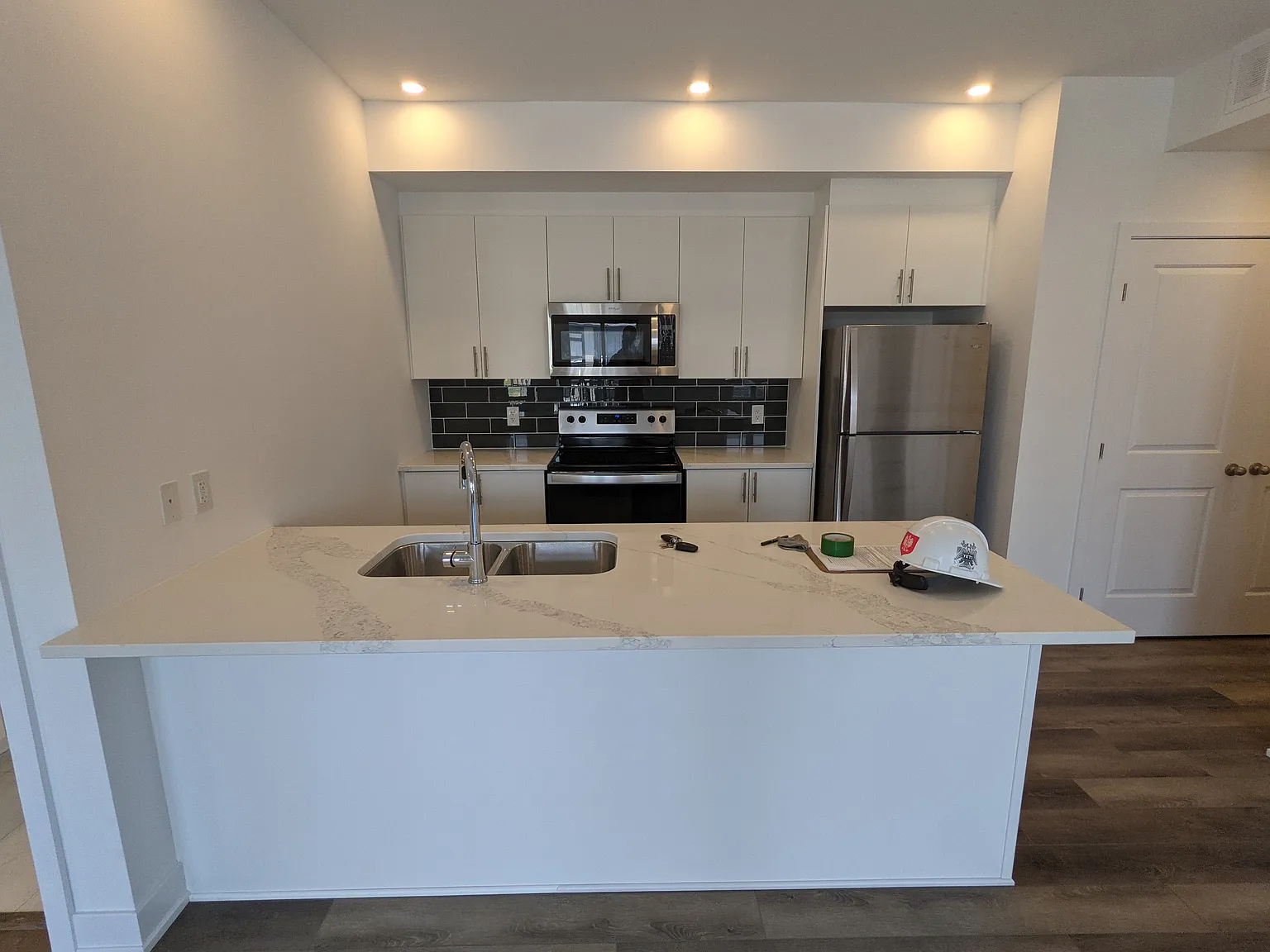 2 bed, 1220 sqft, $2,350 — Photo 2