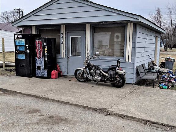 2nd image of 9423 White St