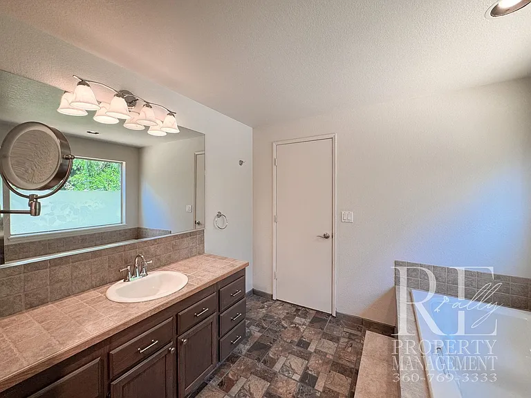 4618 NW Bernard St — Photo 40