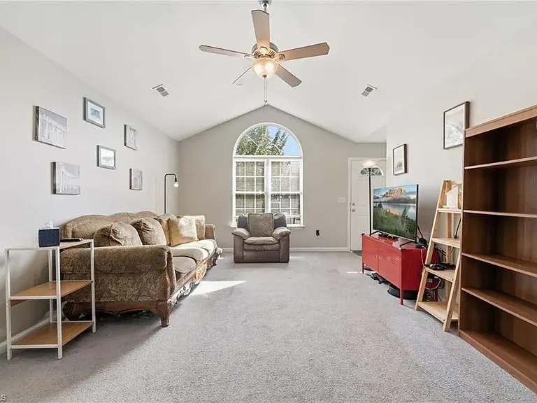 11 Franklinwood Dr — Photo 5