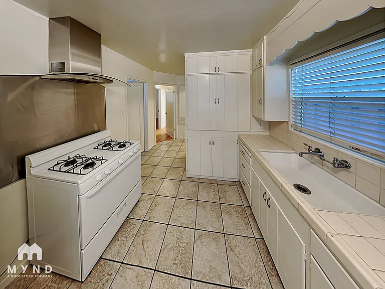 950 W Taylor St — Photo 8