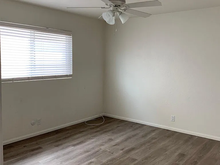 1012 Buena Vista #4 — Photo 12