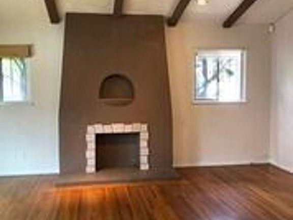 3rd image of 3066 N Park Way