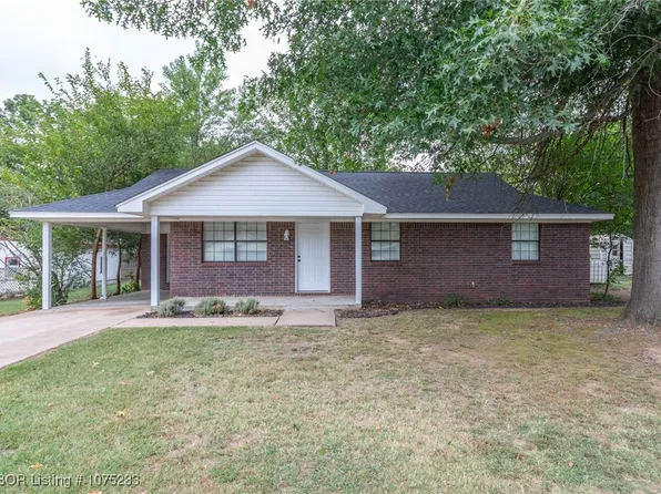 105 W McKeen St, Paris, AR 72855