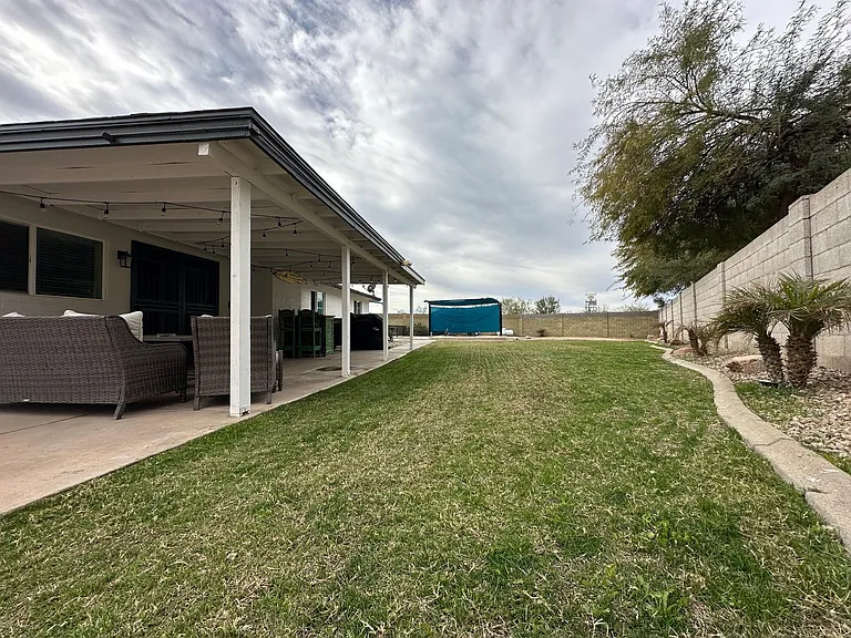 402 E Sack Dr — Photo 11