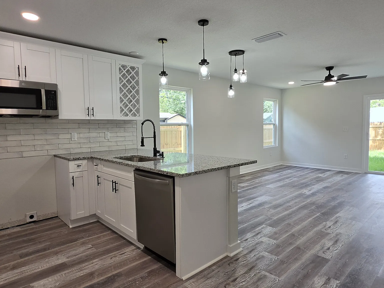 3 bed, 2.5 bath, 1429 sqft, $1,749 — Photo 4