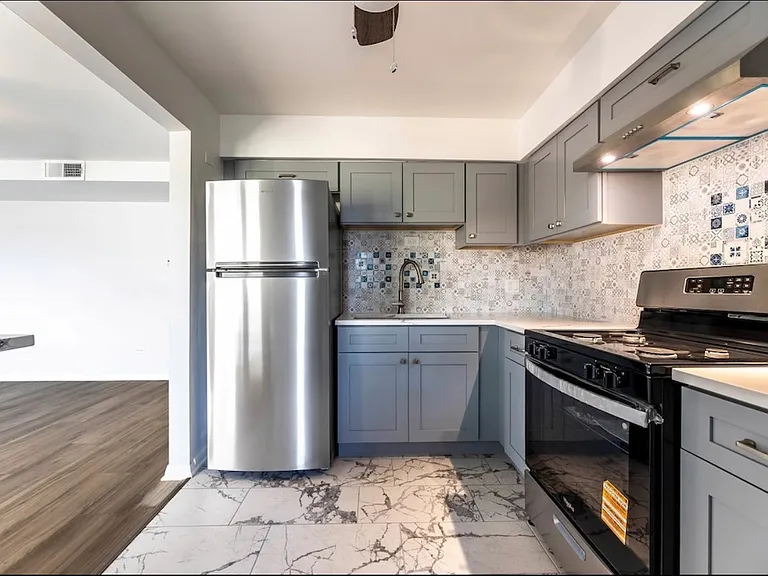 6419 S Oak Park Ave #E16 — Photo 2