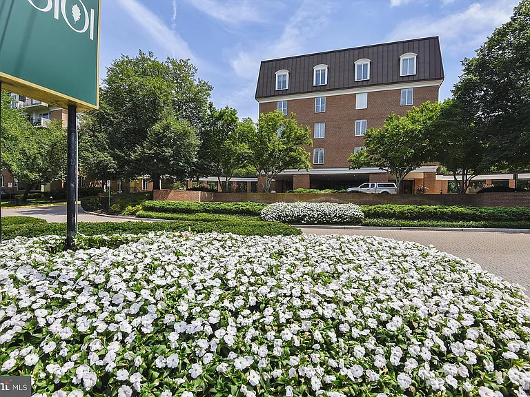 8101 Connecticut Ave S #307 — Photo 42