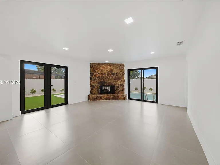 12471 SW 190th Ter — Photo 10