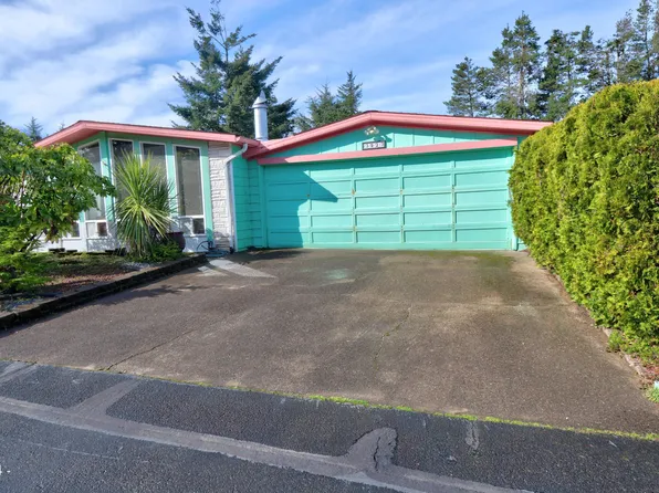 3223 NE Douglas St, Newport, OR 97365