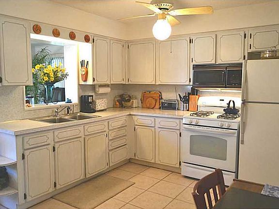 3rd image of 9889 Lily St