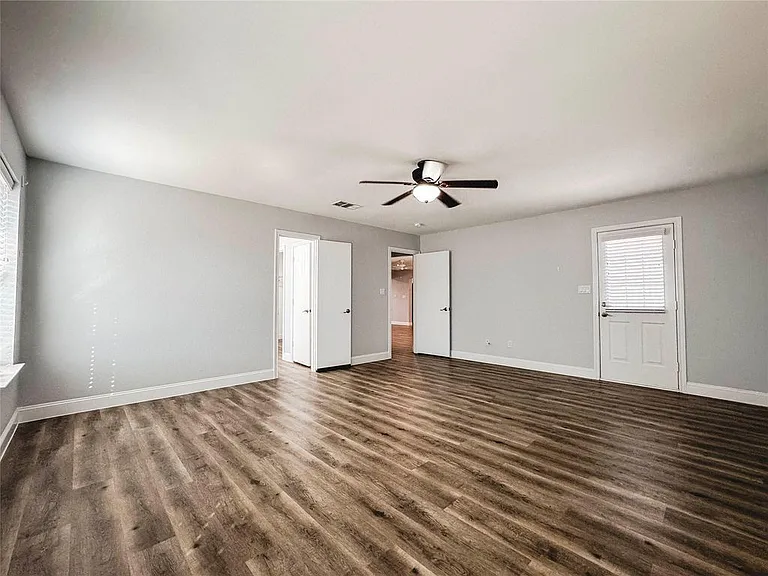 2201 Bradford Dr — Photo 8
