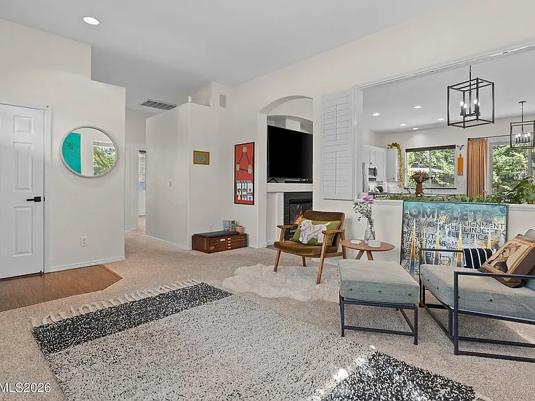 1610 Box Canyon Dr — Photo 2