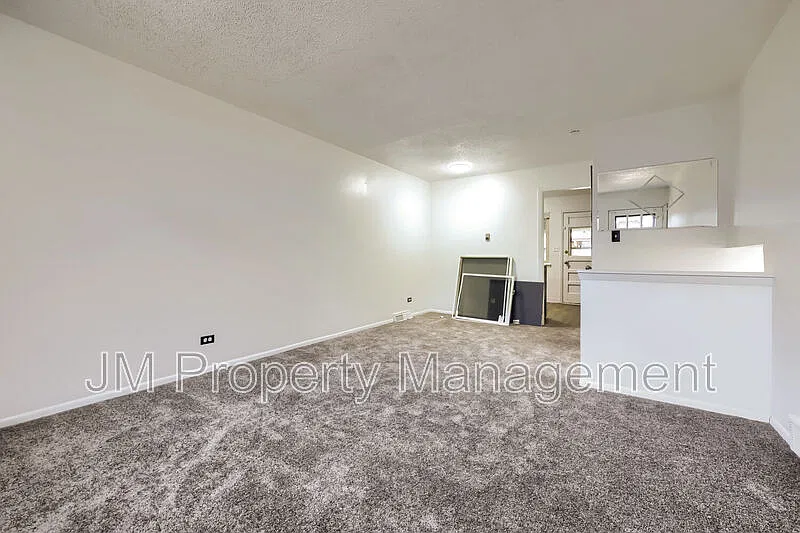 2 bed, 1.0 bath, 870 sqft, $1,350 — Photo 4