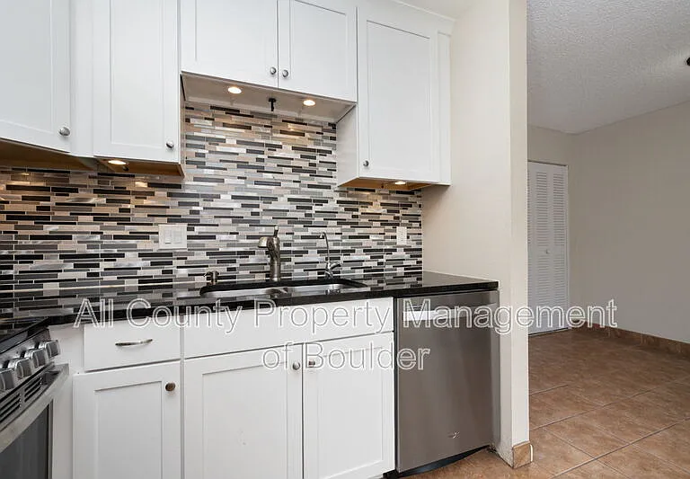 800 W Moorhead Cir #C — Photo 10