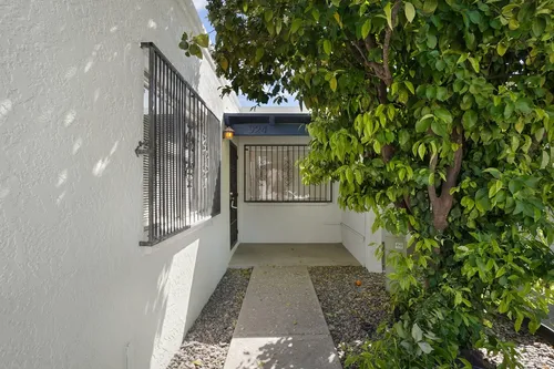 924 N Venice Ave Photo 1