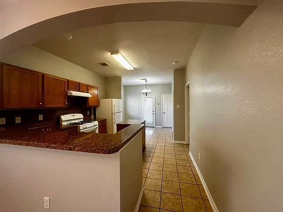 4th image of 1619 Royal Chase Dr