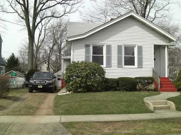 516 1st St, Dunellen, NJ 08812