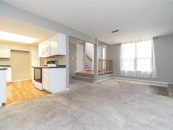 4th image of 6437 Bayside Ct
