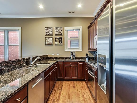 4th image of 3024 N Sheffield Ave APT 4S