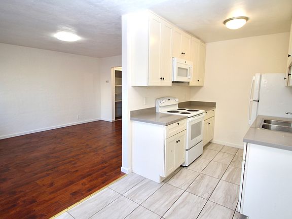 3rd image of 881 W A St APT 3