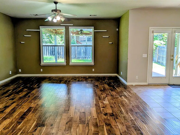 114 Ambrose Dr — Photo 11