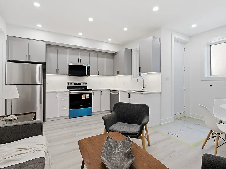 587 Oakwood Ave — Photo 20