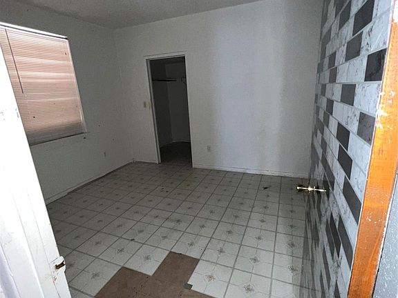 5th image of 5109 Avenue Q 1/2