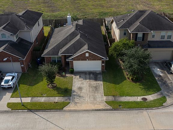 3rd image of 53 Garden Grove Dr
