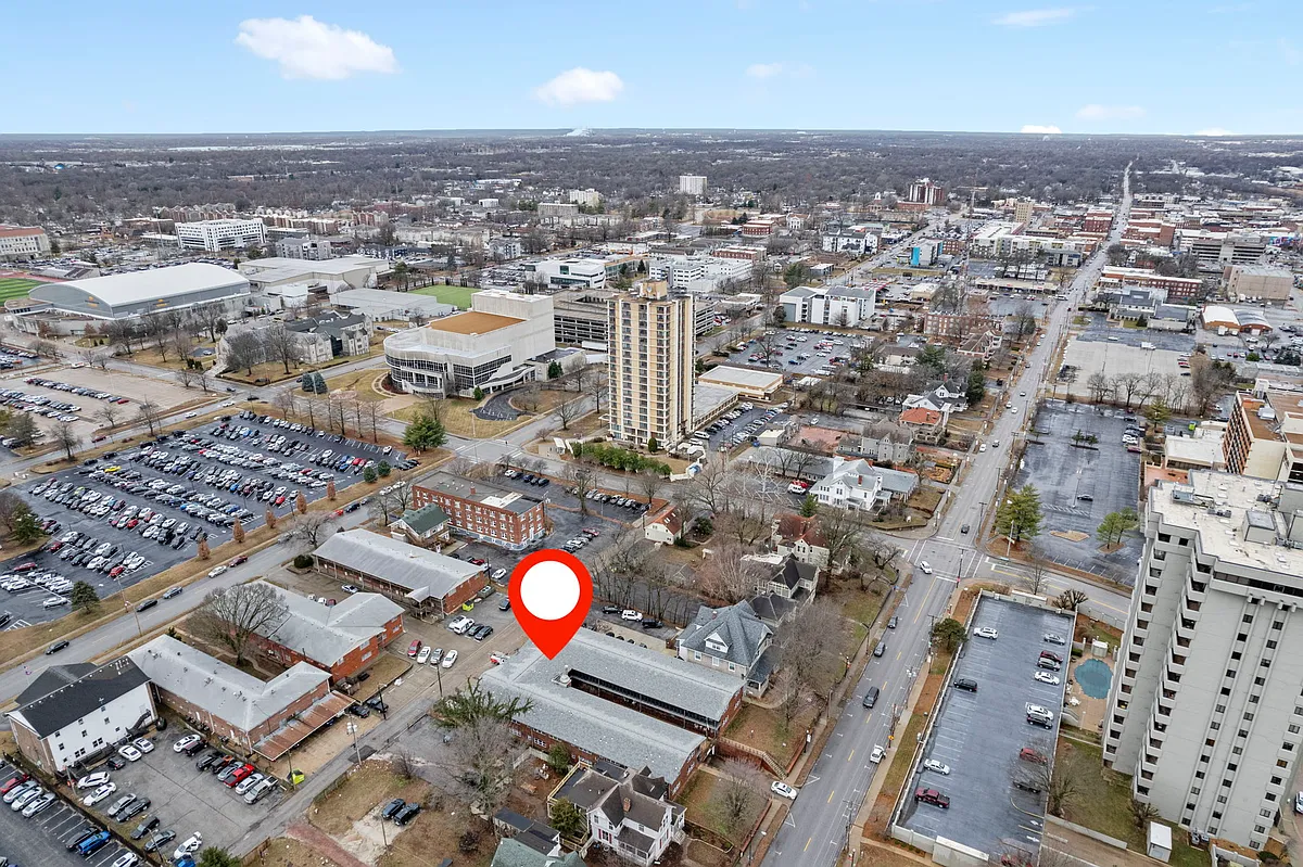 Building Photo - 936 E Walnut St #1