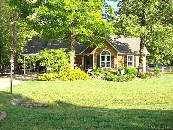 2nd image of 102 Red Oak Ct