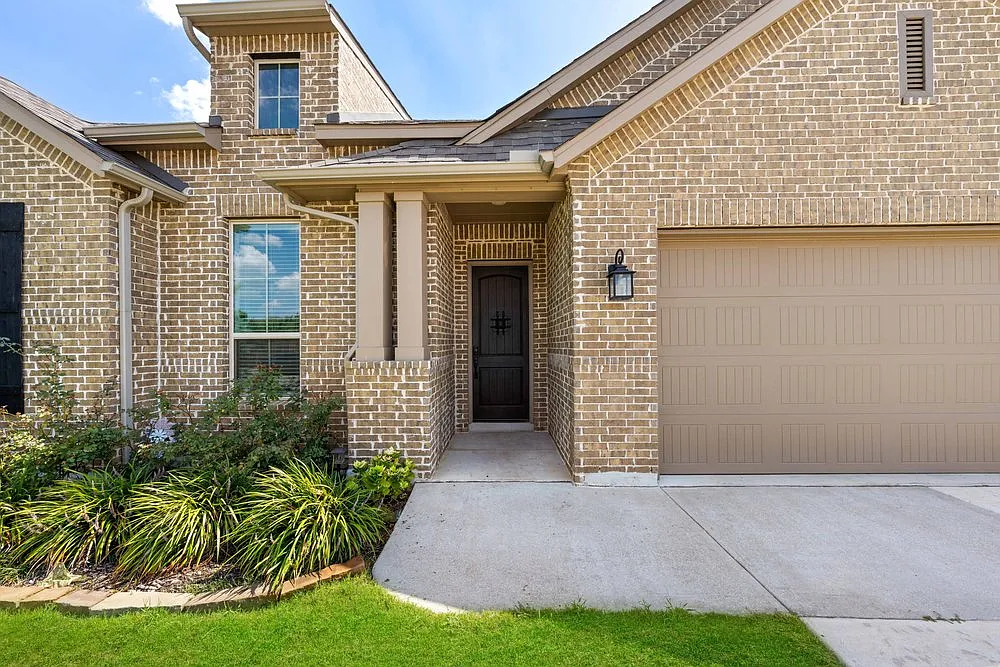 4 bed, 3.5 bath, 2858 sqft, $3,400 — Photo 2