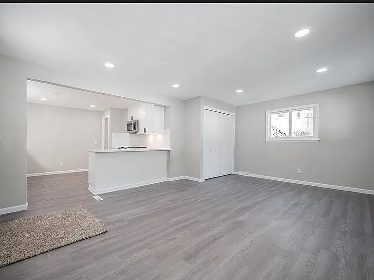 335 Inwood Blvd — Photo 5