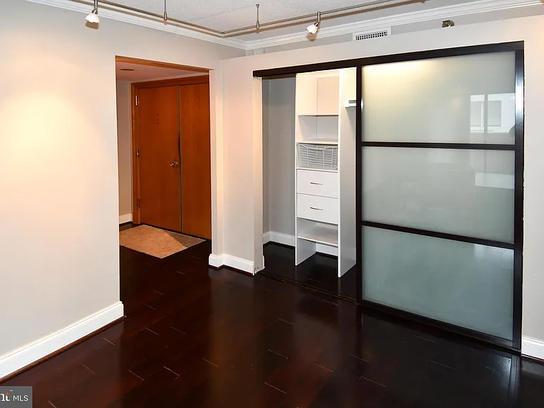 1301 N Courthouse Rd #1005 — Photo 16