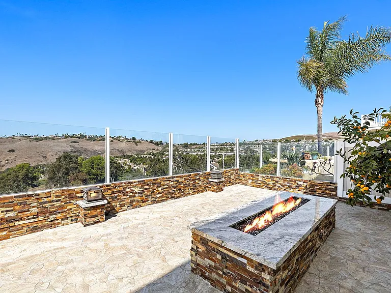 2438 Aquamarina — Photo 14