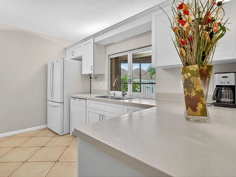 1127 E Seminole Ave #8A — Photo 6
