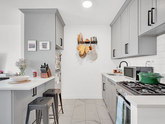 3rd image of 162 Smith St APT 3F