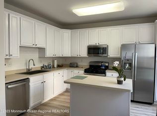 374 Saint Andrews Pl, Englishtown, NJ 07726