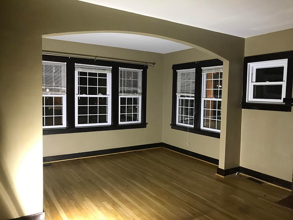 Living Room looking to Sun Area (front of house)