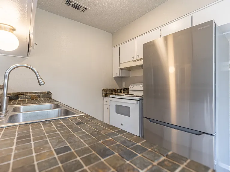2306 Fairhill St — Photo 15