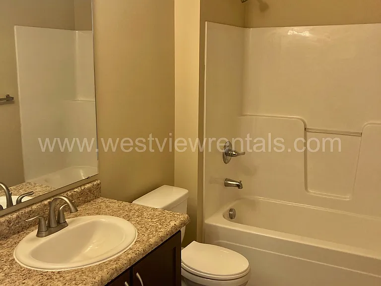200 E Maple St — Photo 506