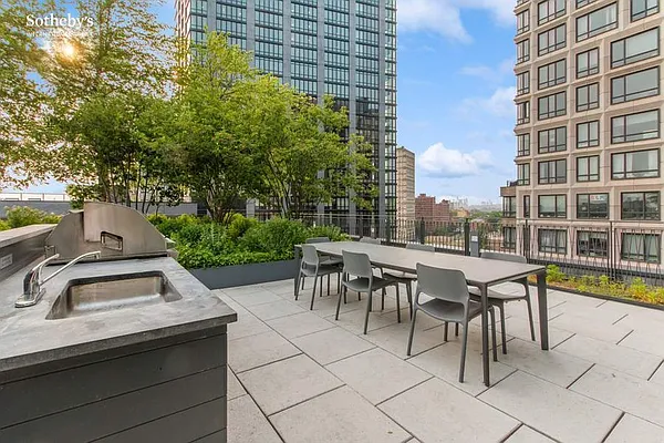 Rented by Sotheby's International Realty | media 23