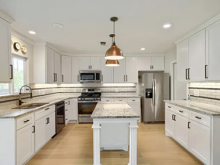 1602 Thornridge Rd — Photo 7