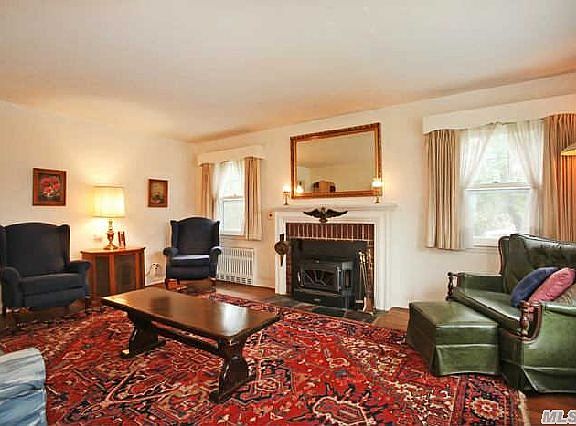 3rd image of 10 Forestdale Dr