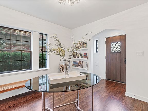 5th image of 8008 Venetian Dr