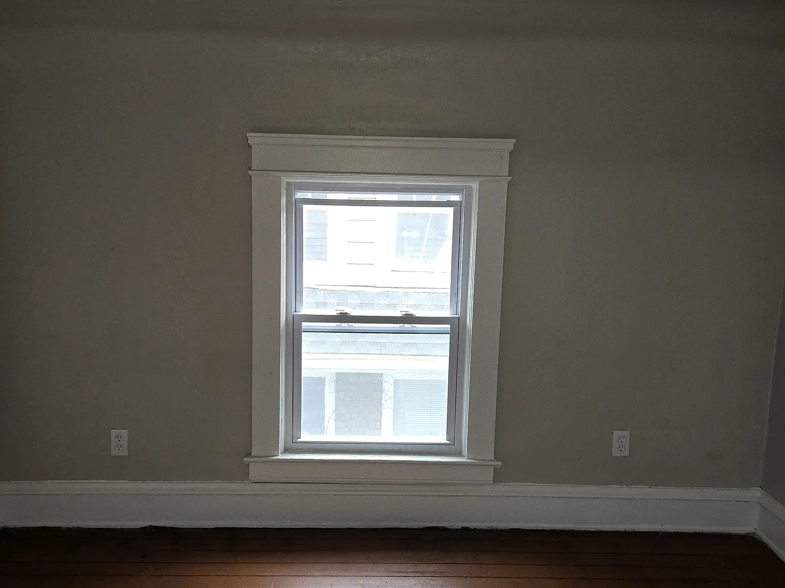4 bed, 1.5 bath, 1315 sqft, $1,500 — Photo 2